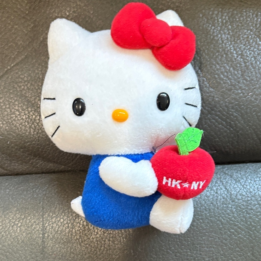 Hello kitty NY stuffed animal holding apple